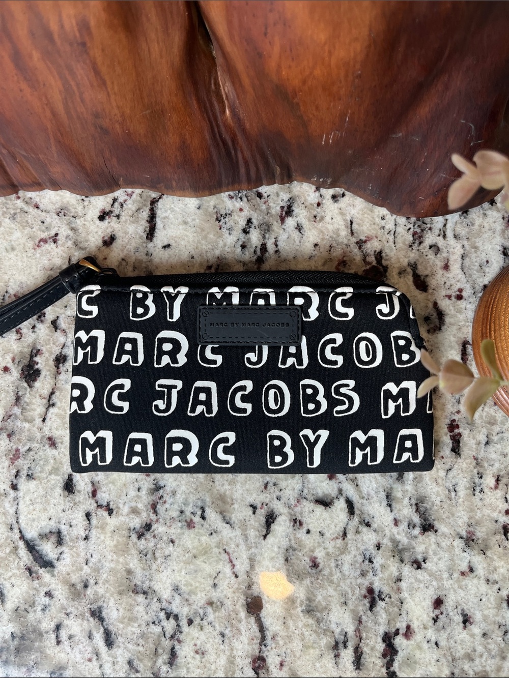 Marc Jacobs Black and White Logo Wristlet Pouch - Picture 2 of 7